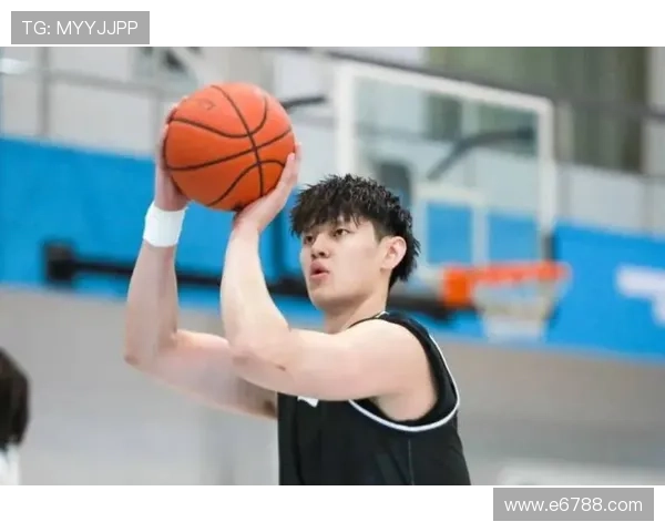 曾凡博：腰伤未愈仍全力以赴助队